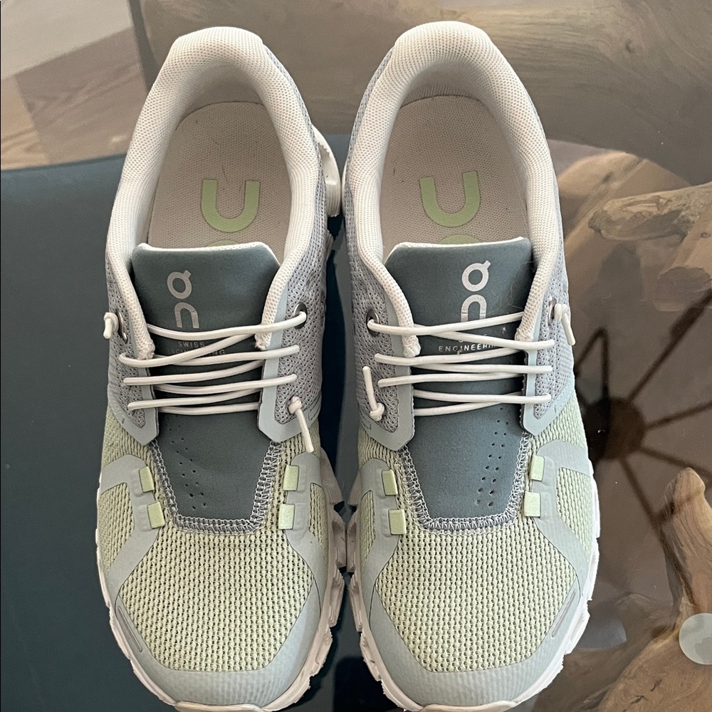 Stylish Women's Oncloud Sneakers in Light Green and Gray - Picture 2 of 7